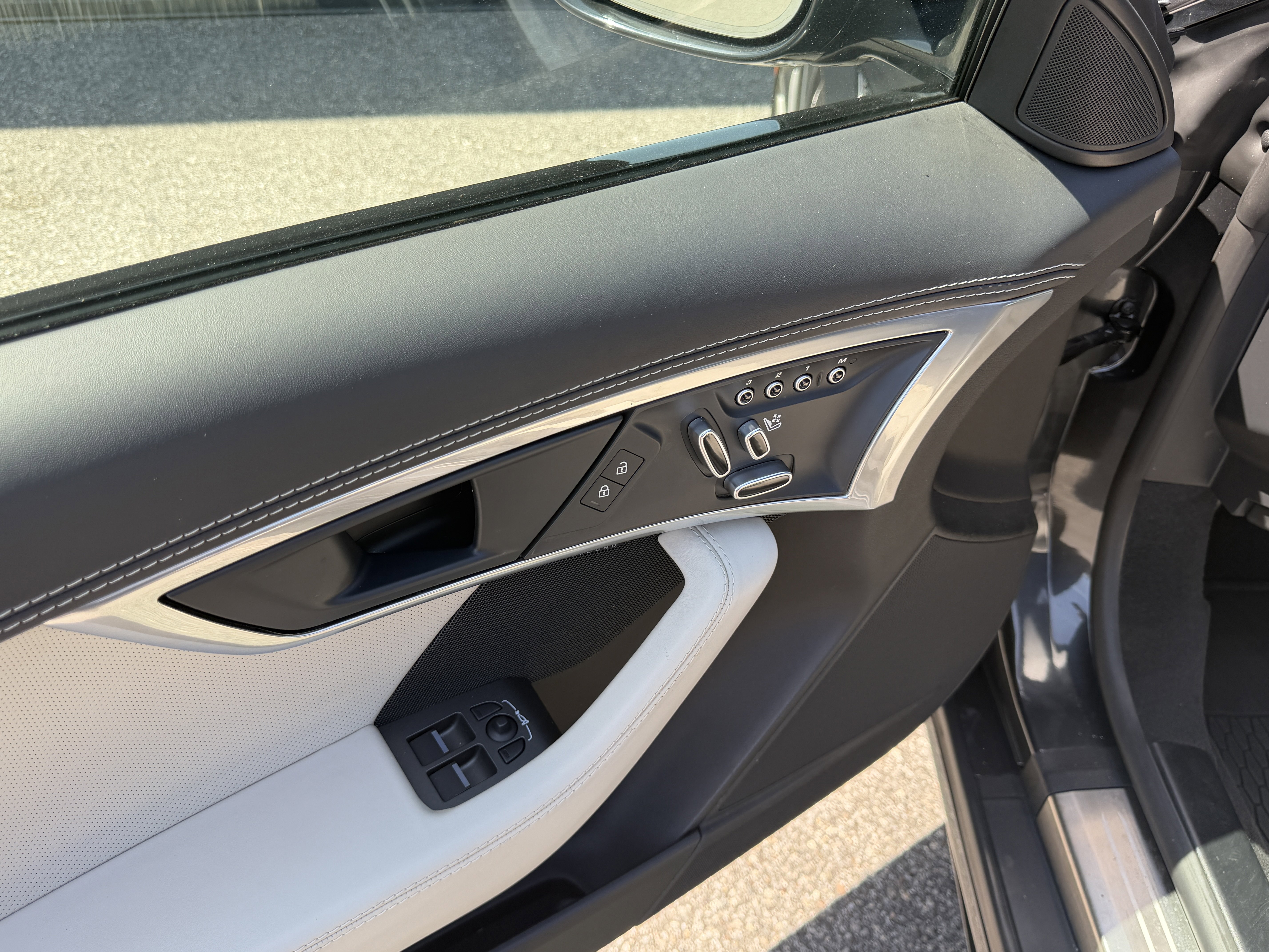 Used 2023 Jaguar F-TYPE R-Dynamic image 19