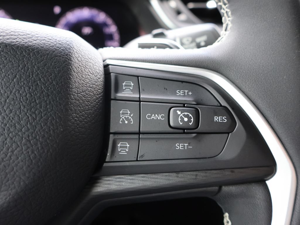 Used 2023 Jeep Grand Cherokee Altitude AWD/4WD image 28