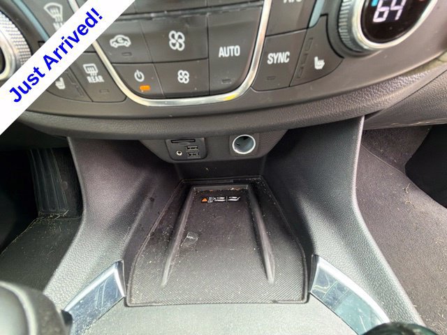 Used 2023 Chevrolet Traverse Premier FWD image 31