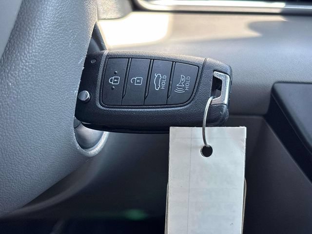 Certified 2025 Hyundai Elantra SE FWD image 25