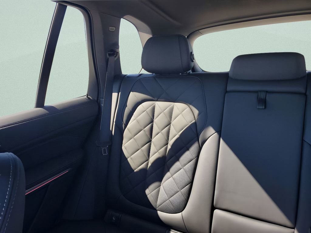 Used 2026 BMW X5 sDrive40i image 12