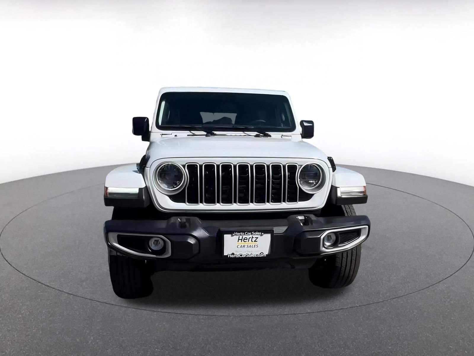 Used 2025 Jeep Wrangler Sahara image 4