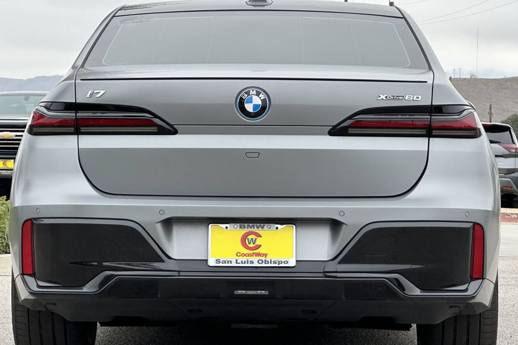 Used 2023 BMW i7 xDrive60 AWD/4WD image 4