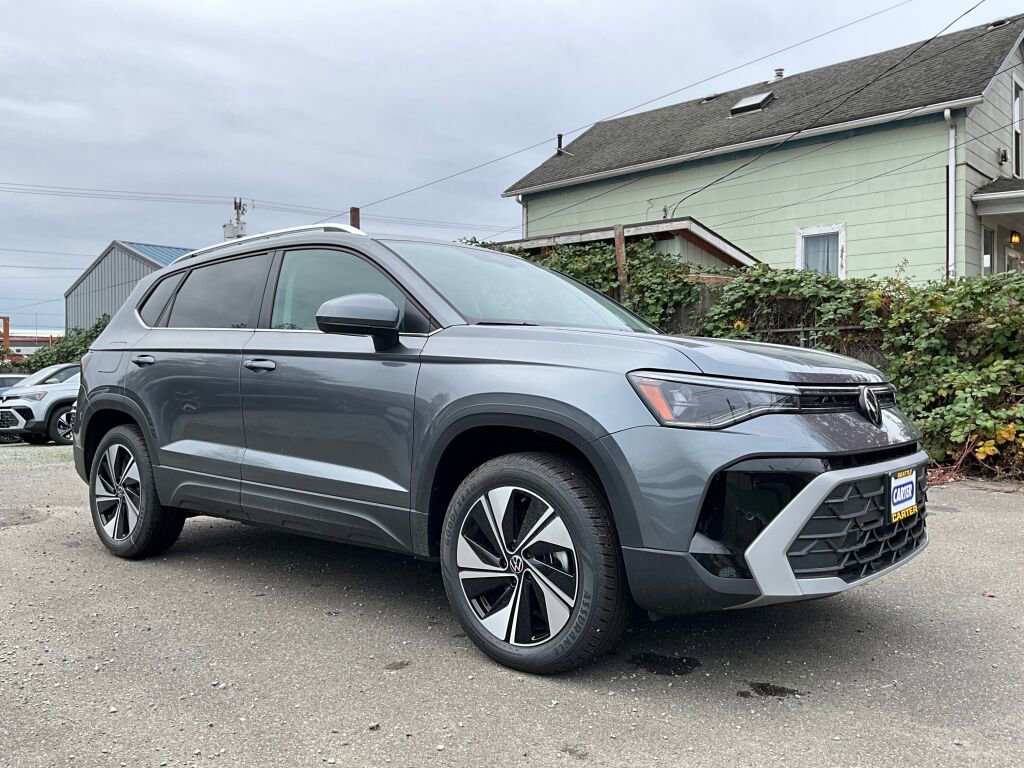 New 2025 Volkswagen Taos SE image 2