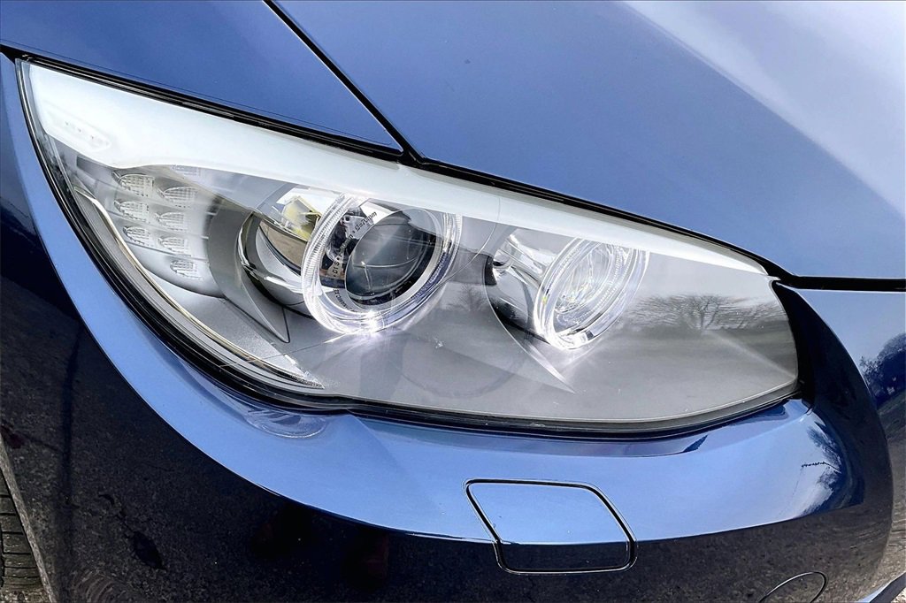 Used 2011 BMW 335i Convertible image 28