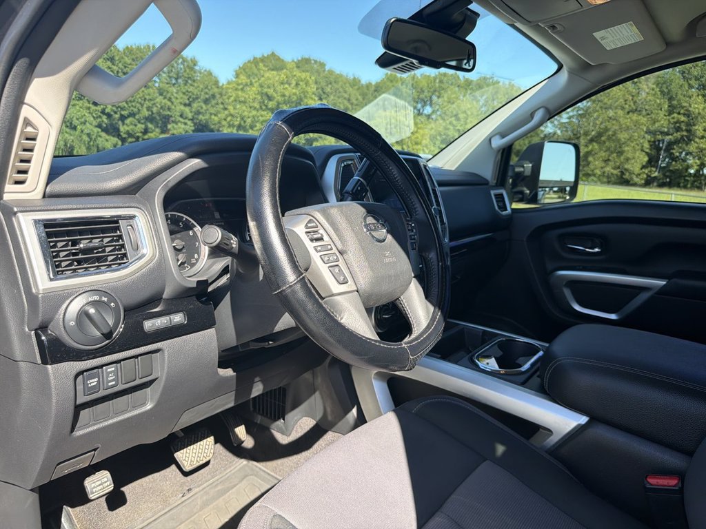 Used 2021 Nissan Titan SV w/ SV Convenience Package AWD/4WD image 10