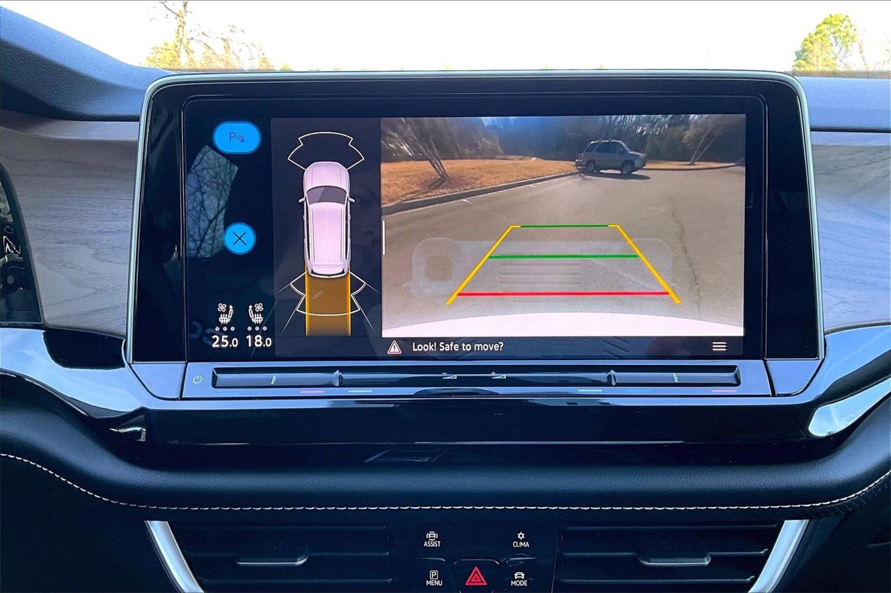 Used 2024 Volkswagen Atlas SE image 13