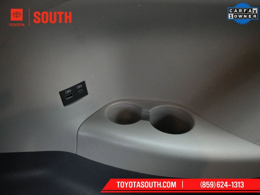 Used 2023 Toyota Sienna XLE image 33