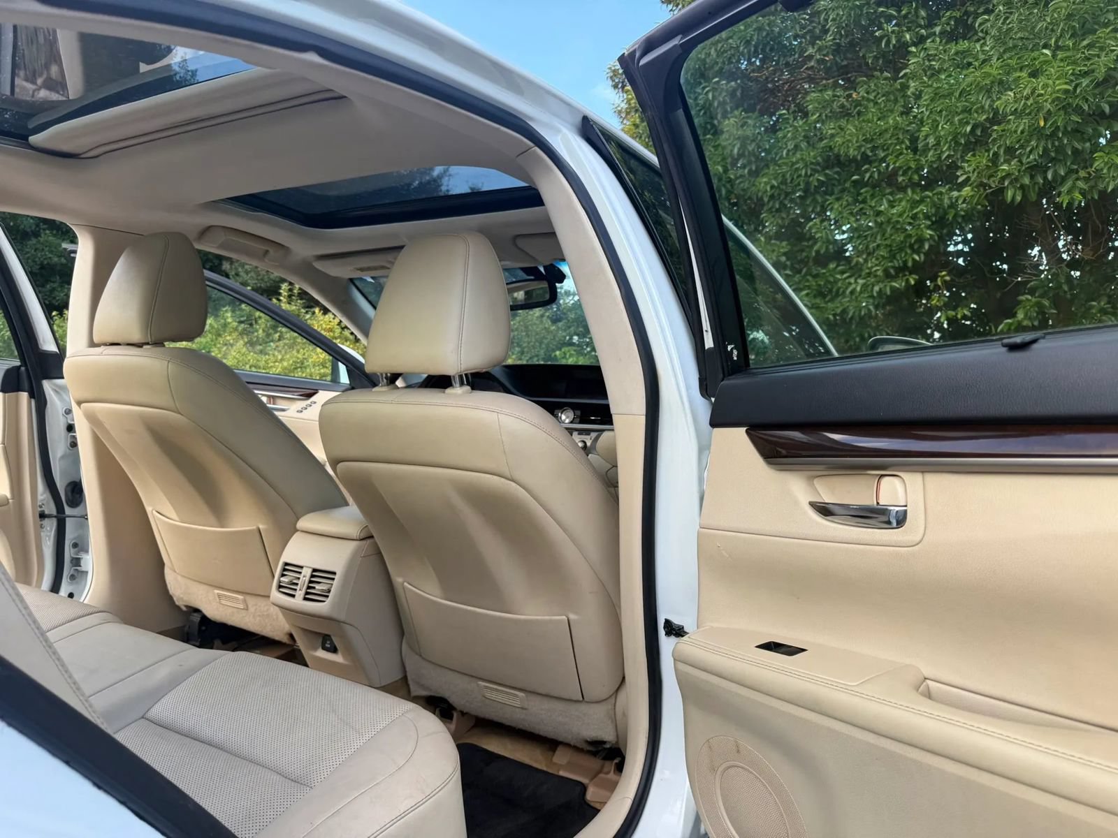 Used 2014 Lexus ES 350 w/ Ultra Luxury Package FWD image 15