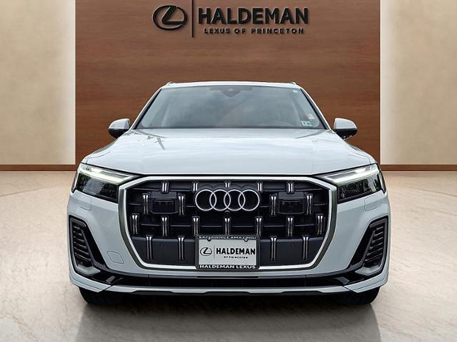 Used 2025 Audi Q7 3.0T Premium Plus AWD/4WD image 2
