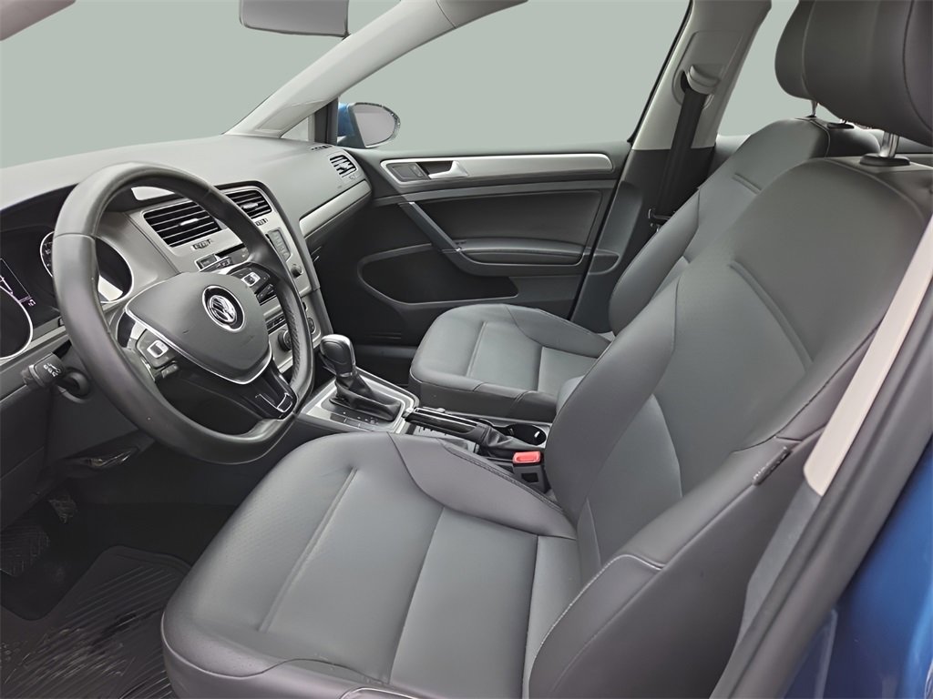 Used 2015 Volkswagen Golf S image 9