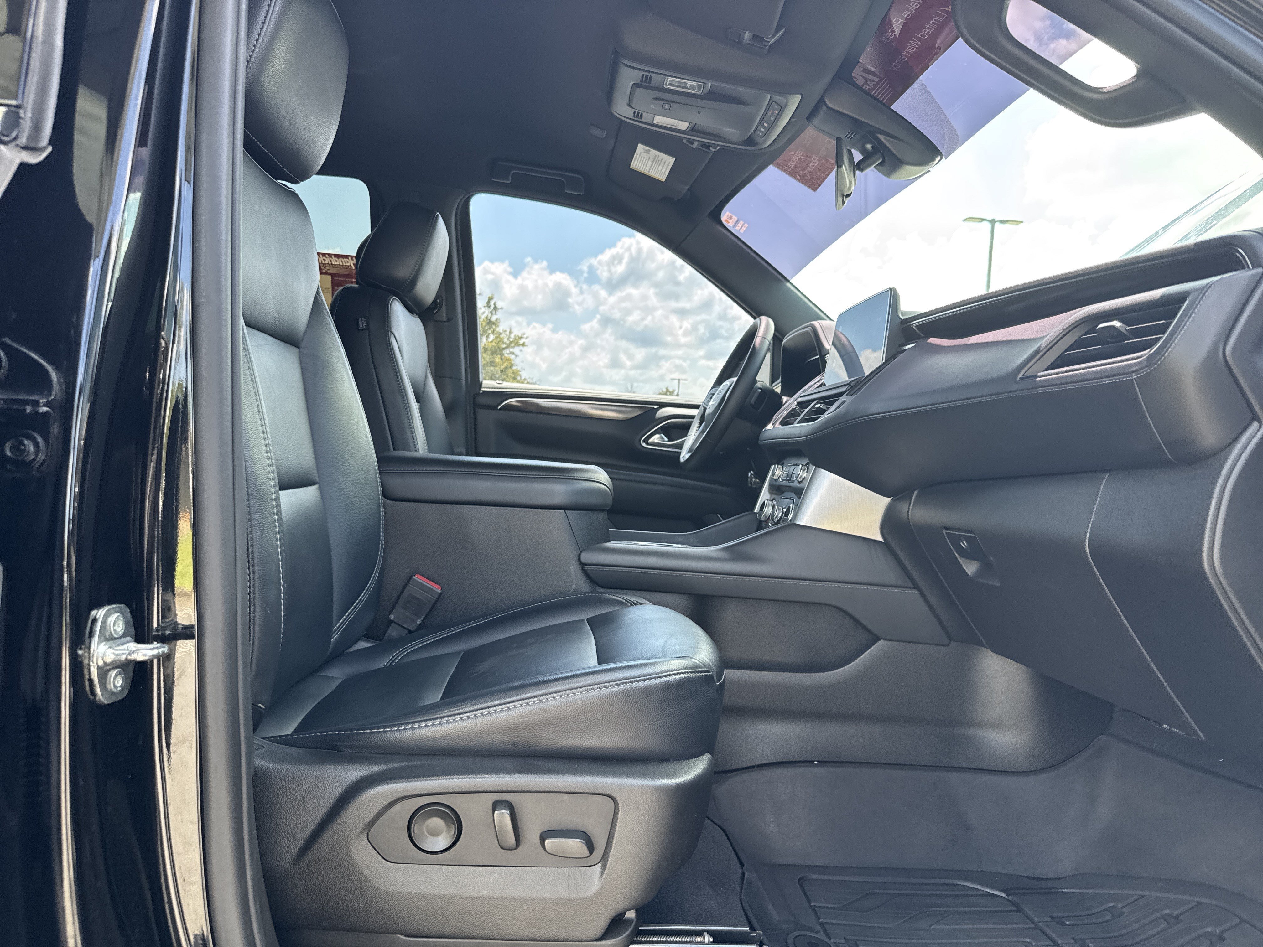 Used 2022 GMC Yukon SLE w/ Gmc Pro Safety Plus Package AWD/4WD image 32