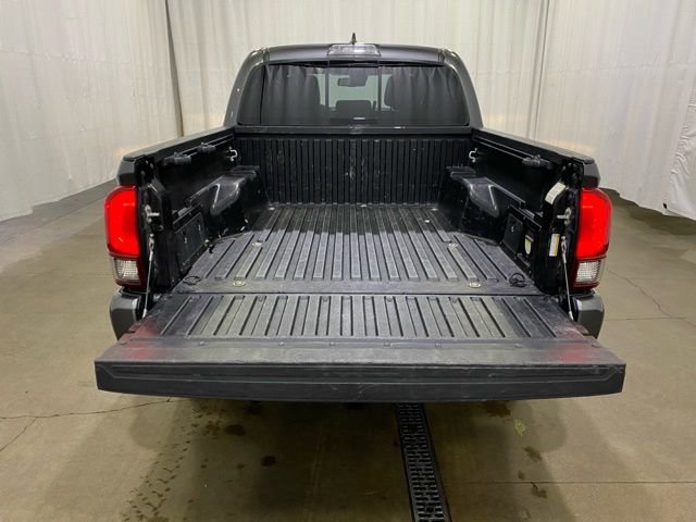 Used 2018 Toyota Tacoma TRD Sport image 12