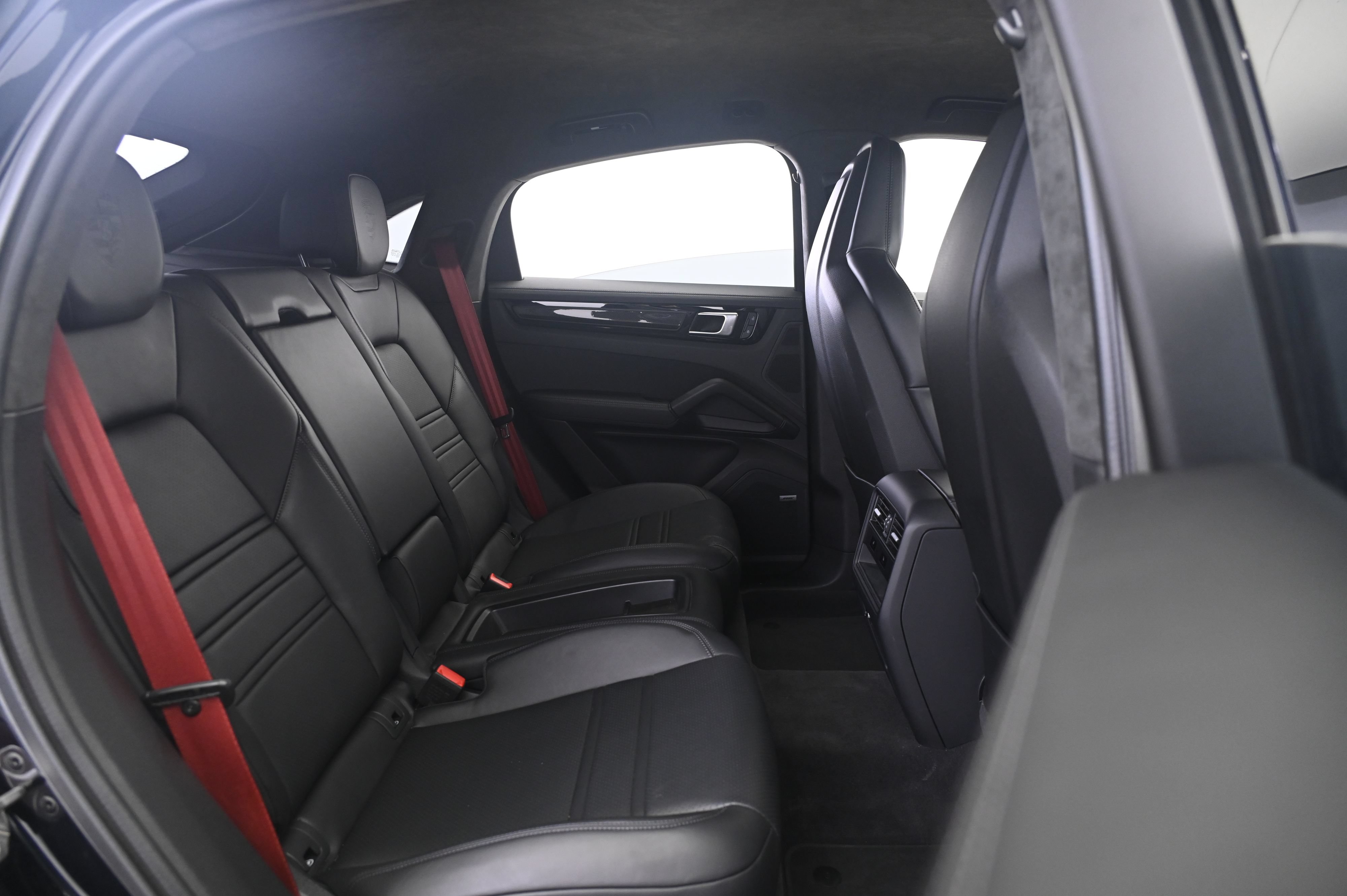 Certified 2022 Porsche Cayenne Turbo GT AWD/4WD image 18