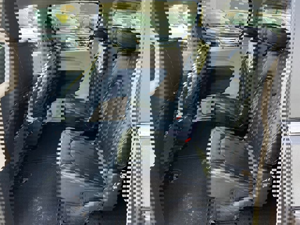 Used 2023 Chrysler Pacifica Touring-L image 19