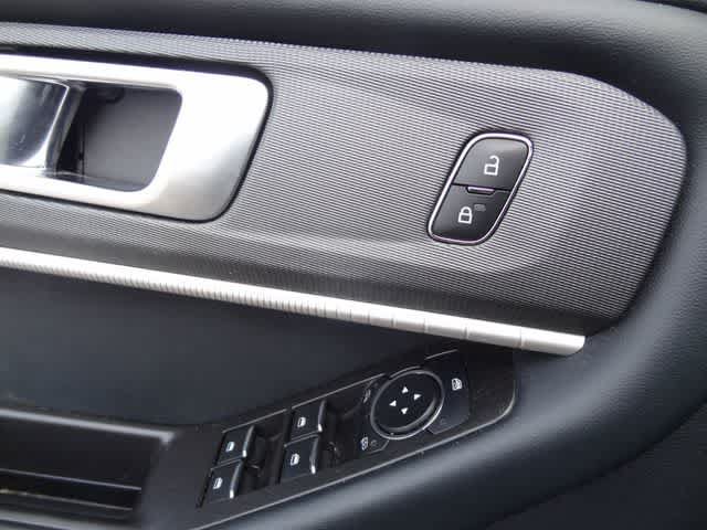 Used 2025 Ford Explorer ST-Line AWD/4WD image 18