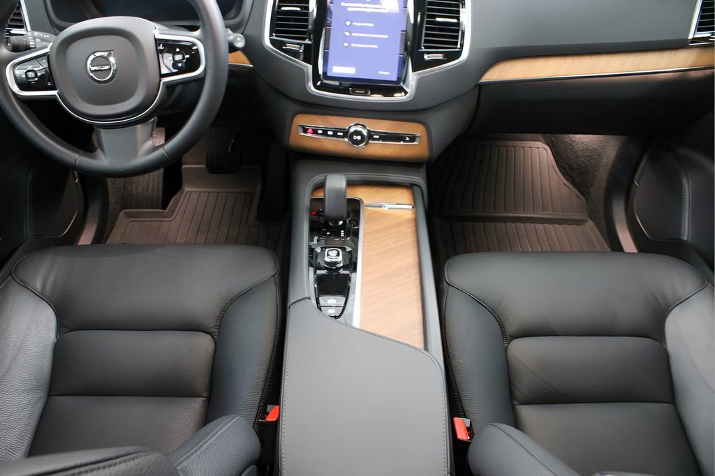 Certified 2025 Volvo XC90 B6 Plus image 24