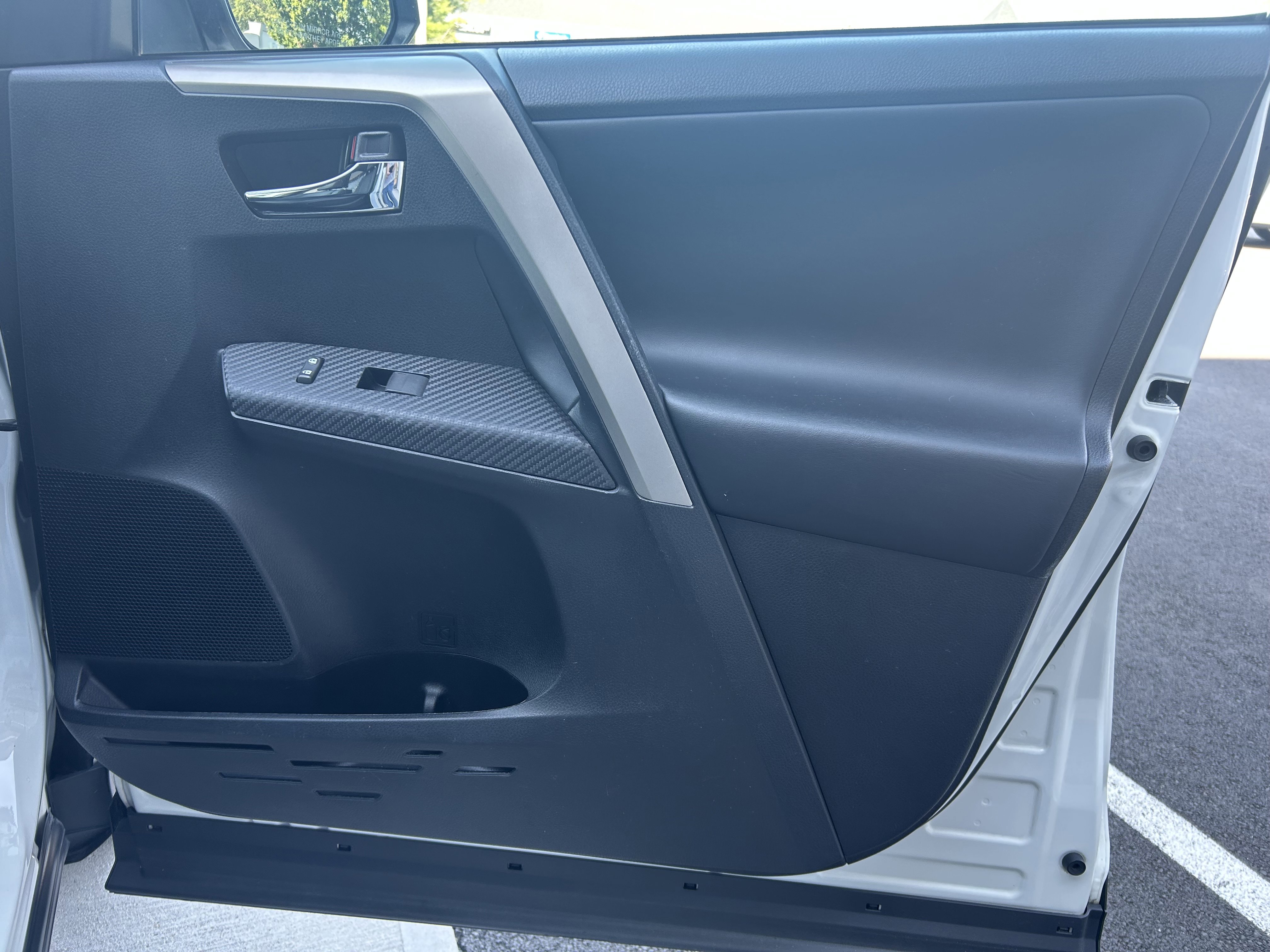 Used 2015 Toyota RAV4 Limited image 26