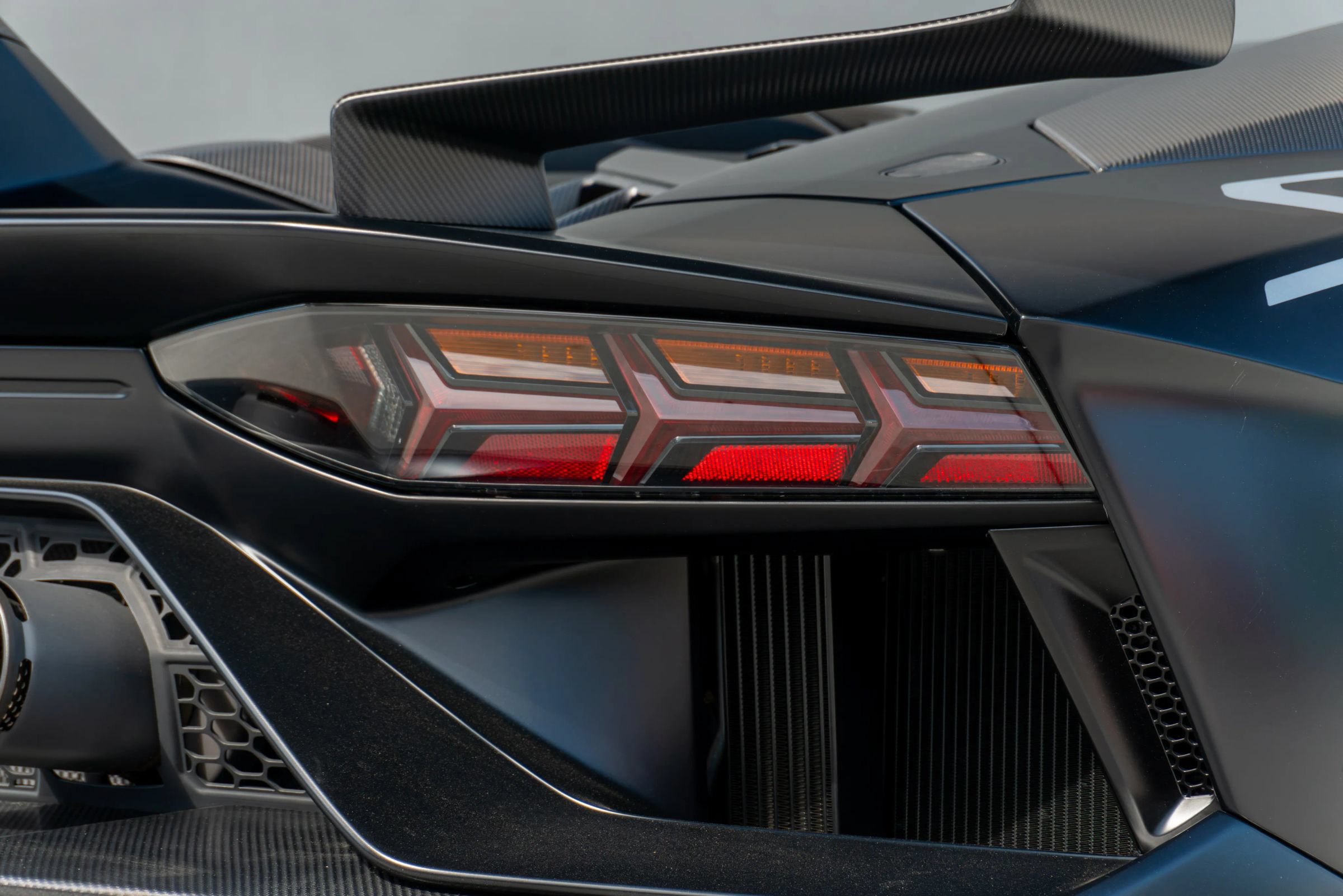 Used 2020 Lamborghini Aventador SVJ AWD/4WD image 46