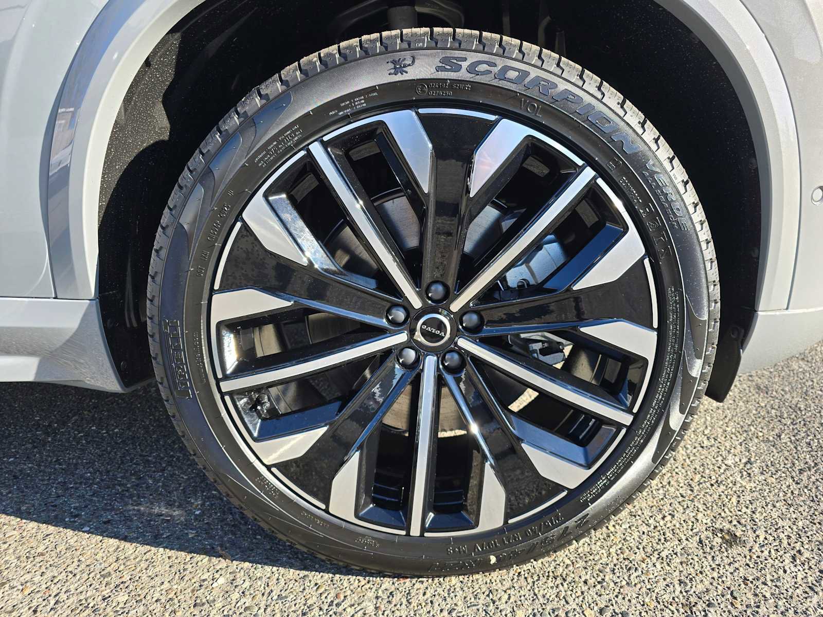 New 2026 Volvo XC90 T8 Plus w/ Protection Package Premier image 9