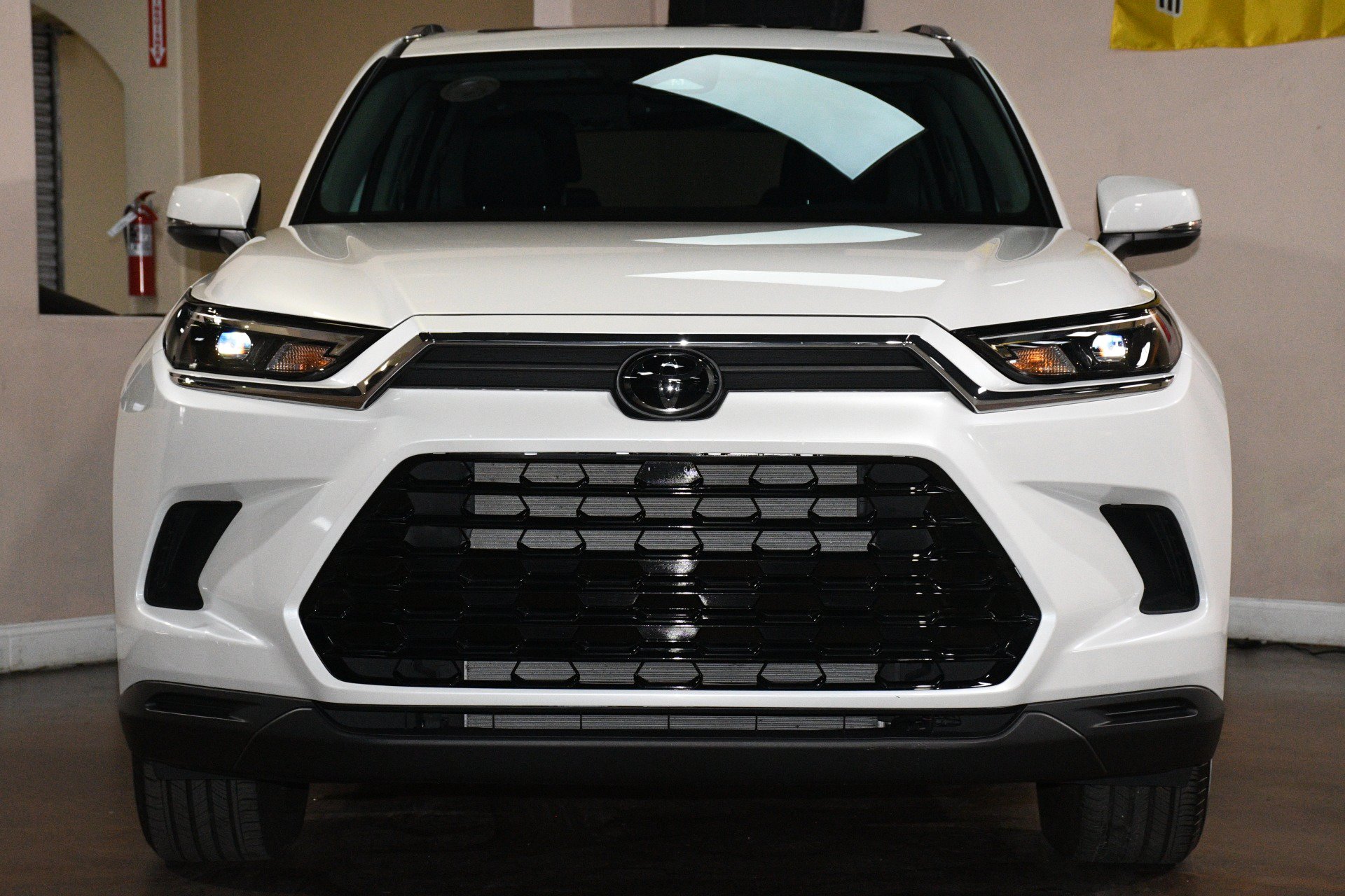 Used 2024 Toyota Grand Highlander FWD image 1