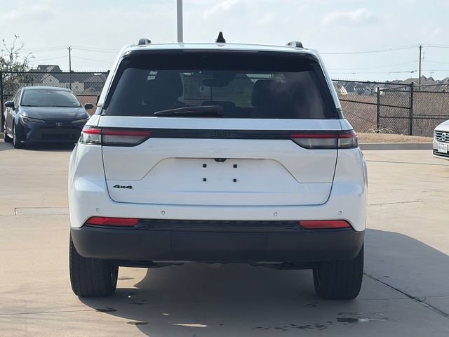 Used 2023 Jeep Grand Cherokee Altitude image 8