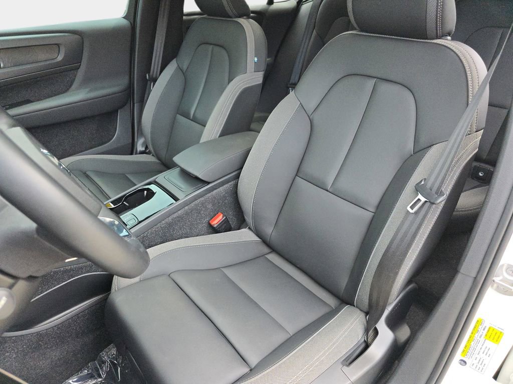 Used 2023 Volvo C40 Recharge Core w/ Protection Package Premier AWD/4WD image 18