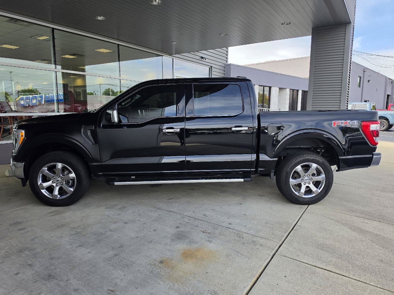 Used 2022 Ford F150 Lariat AWD/4WD image 2