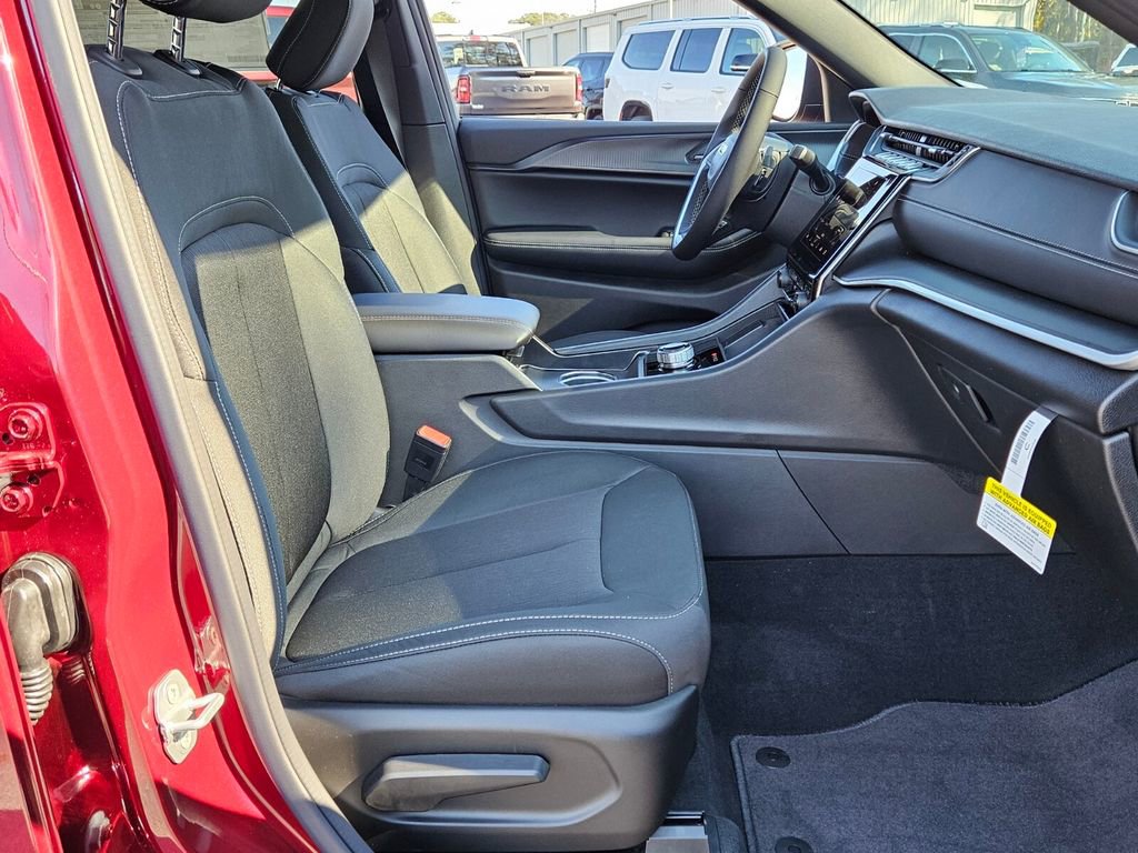 New 2025 Jeep Grand Cherokee L Laredo w/ Luxury Tech Group I image 15