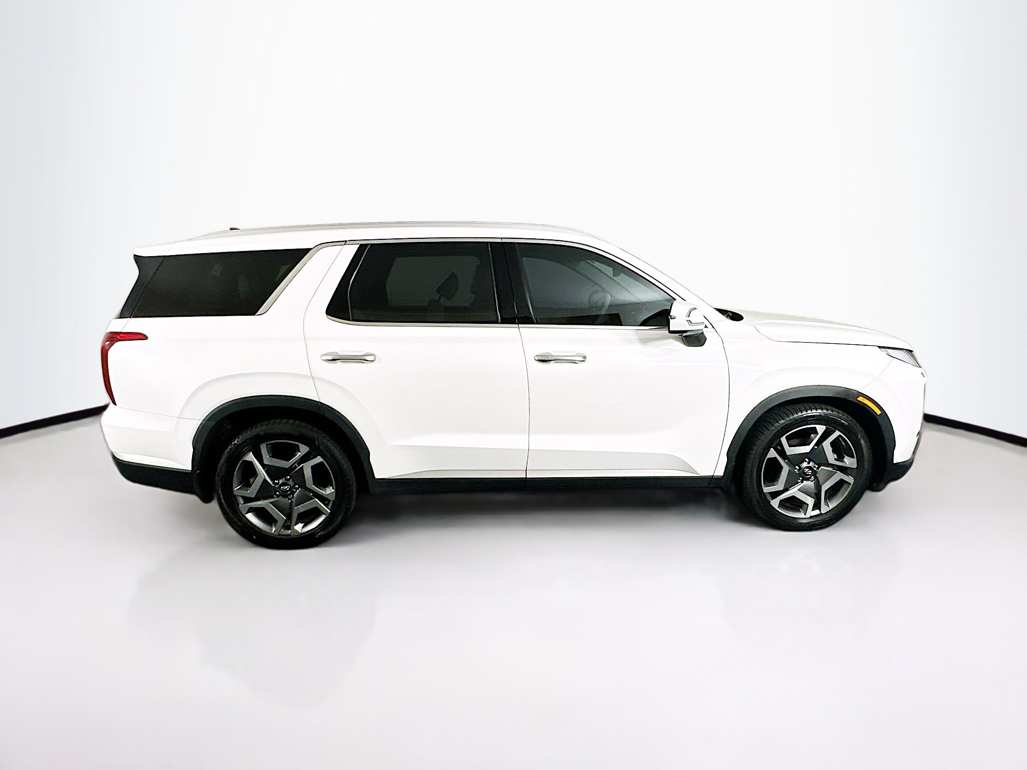Used 2023 Hyundai Palisade Limited w/ Winter Package FWD image 10