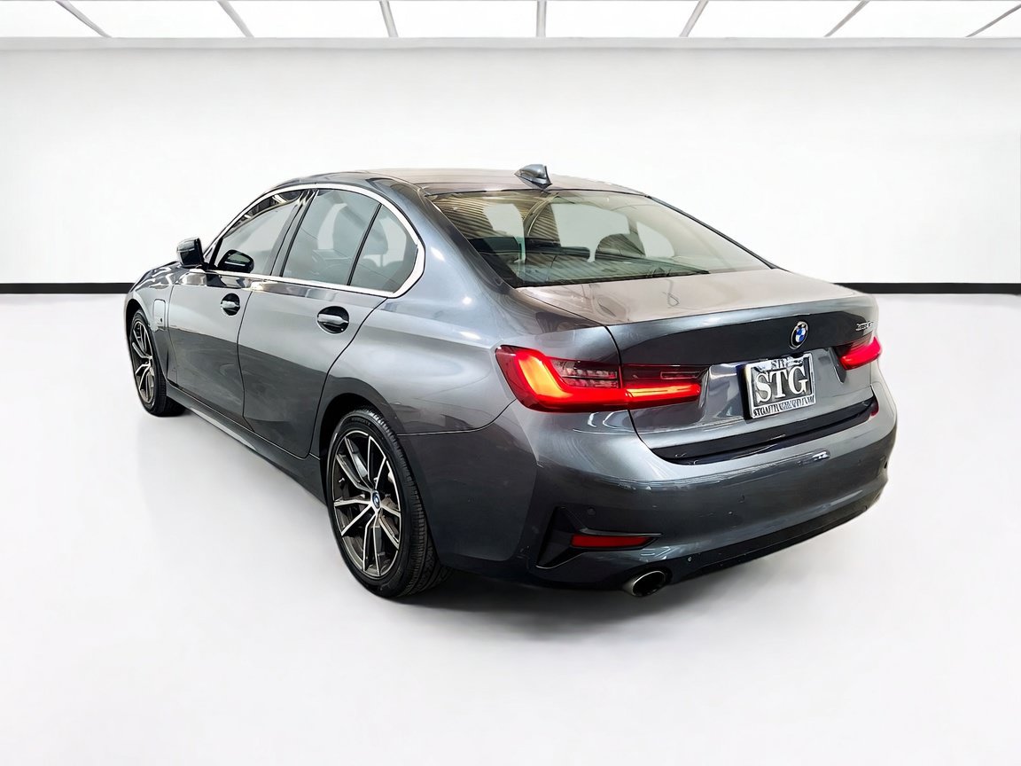 Used 2022 BMW 330e w/ Convenience Package RWD image 6