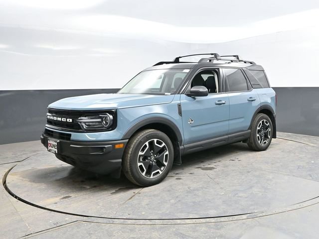 Used 2023 Ford Bronco Sport Outer Banks w/ Tech Package AWD/4WD image 3