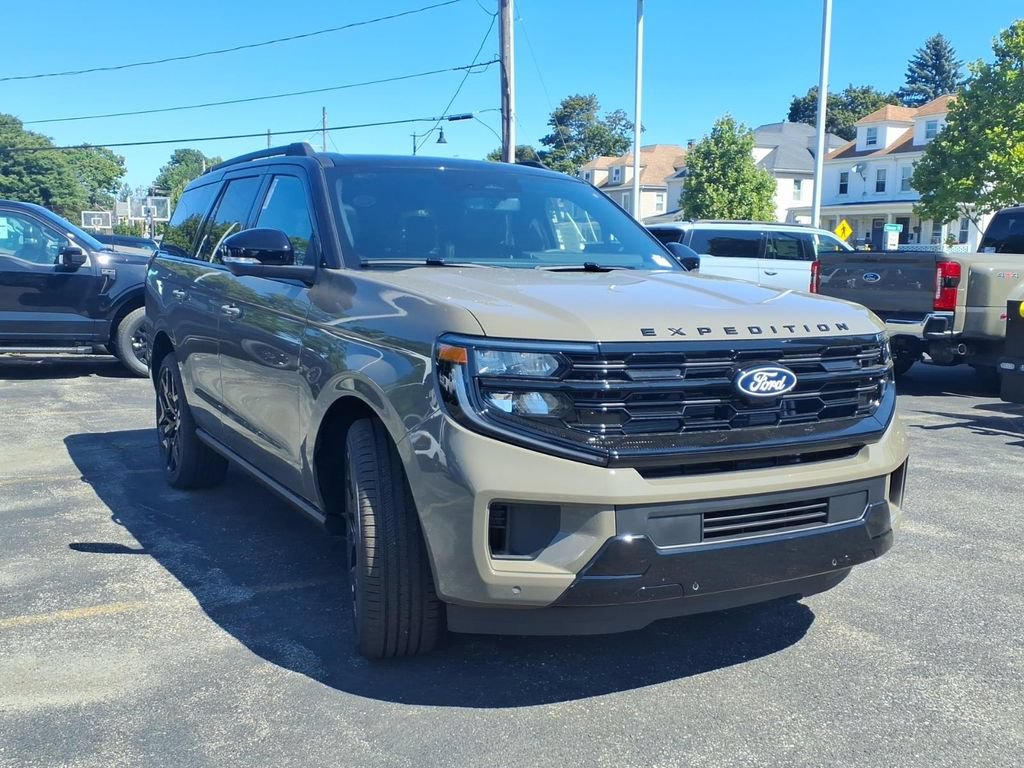 New 2027 Ford Expedition Platinum w/ Stealth Performance Package AWD/4WD image 3