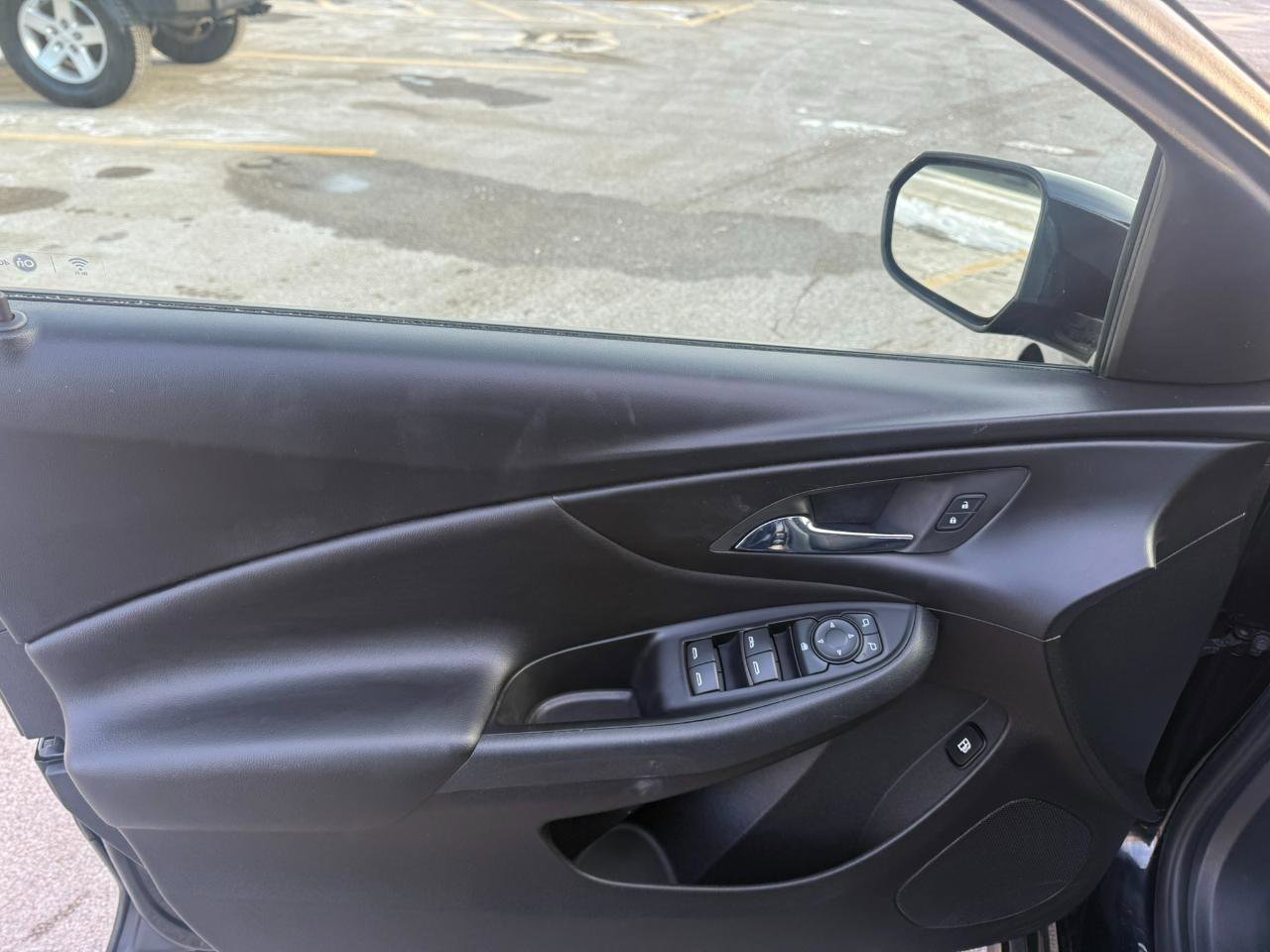 Used 2018 Chevrolet Volt LT w/ Comfort Package image 11