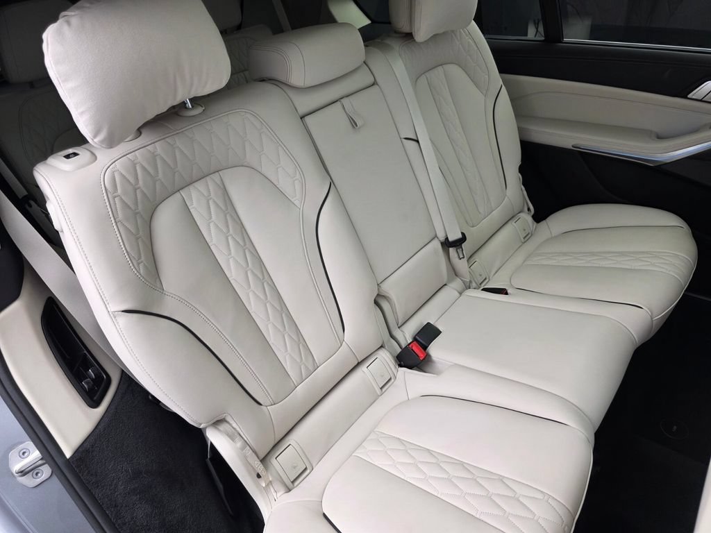 Certified 2024 BMW X7 xDrive40i w/ Premium Package AWD/4WD image 29