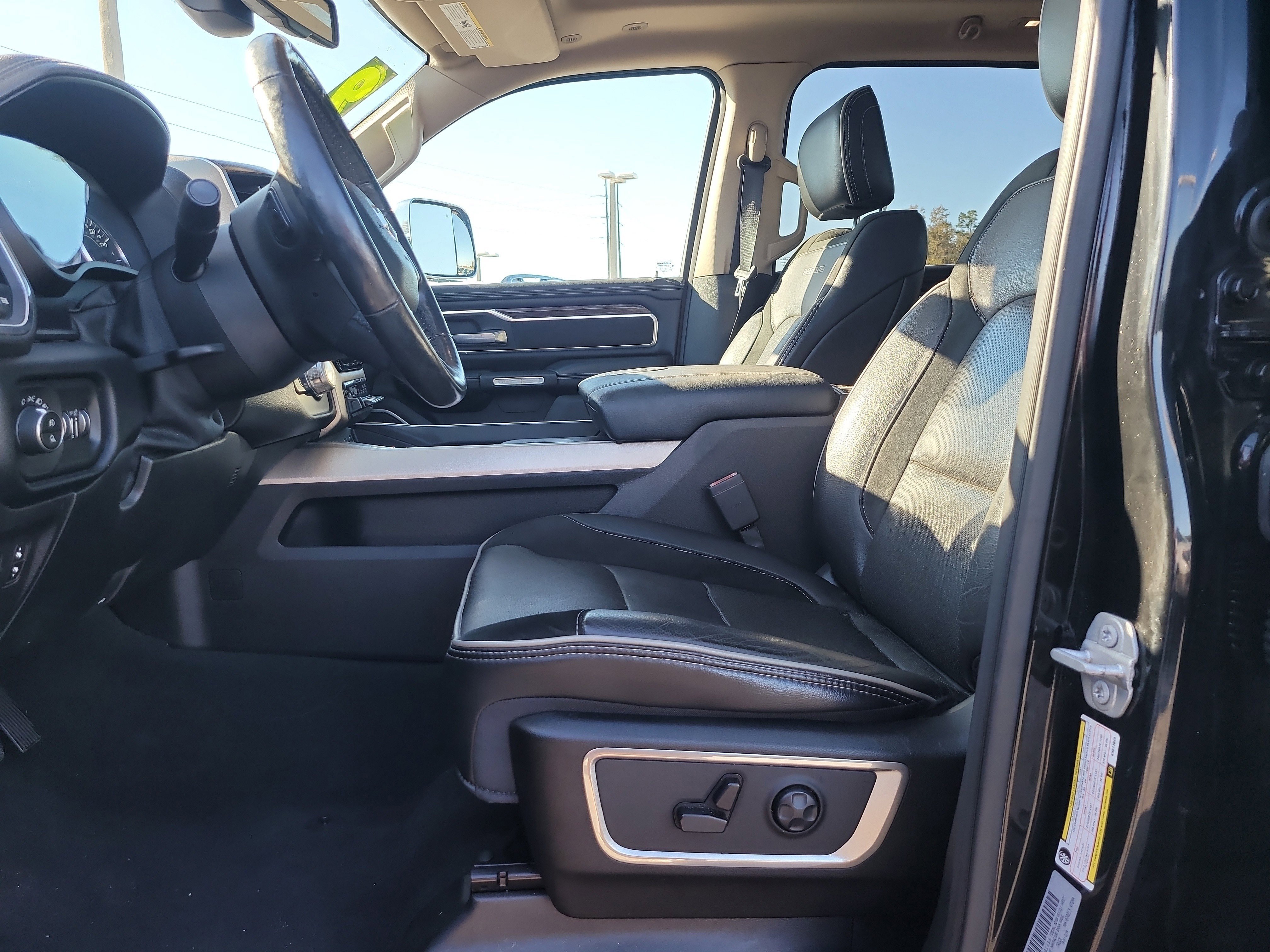 Used 2019 RAM 1500 Laramie image 18