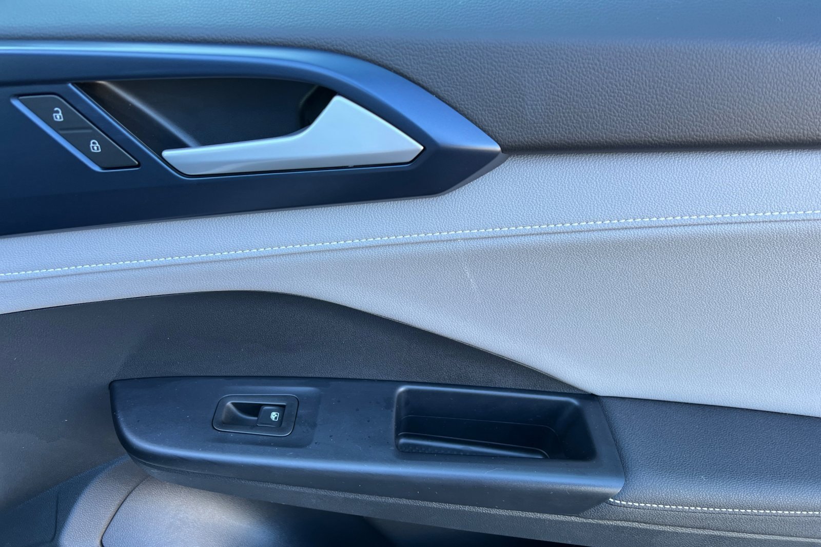 Used 2024 Volkswagen Taos SE image 23