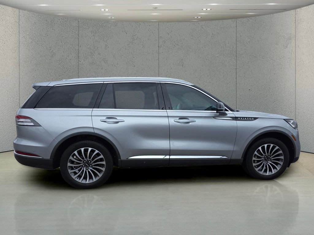 Used 2022 Lincoln Aviator Reserve w/ Equipment Group 201A AWD/4WD image 2