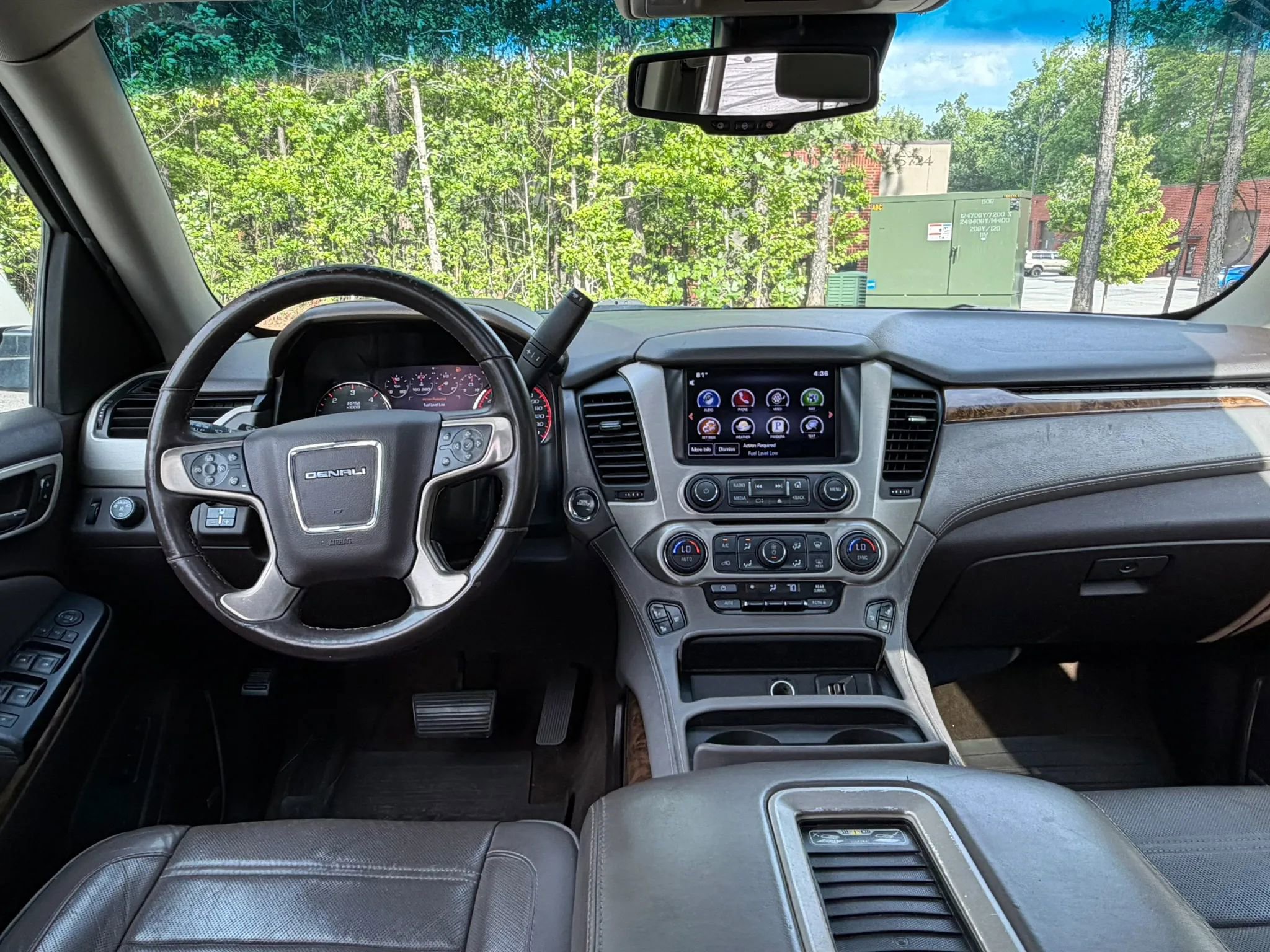 Used 2015 GMC Yukon Denali w/ Open Road Package RWD image 22