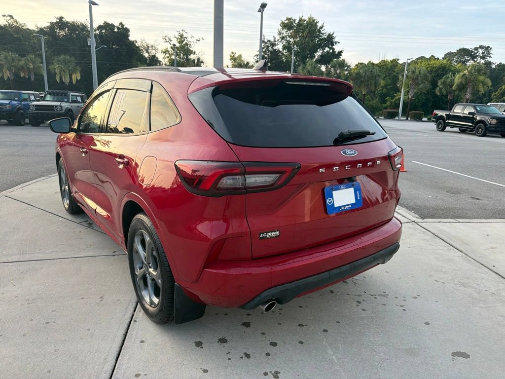 Used 2023 Ford Escape ST-Line w/ Tech Pack #1 FWD image 5