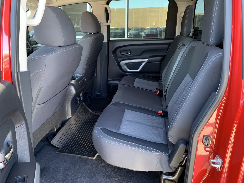 Used 2022 Nissan Titan SV w/ SV Convenience Package RWD image 16