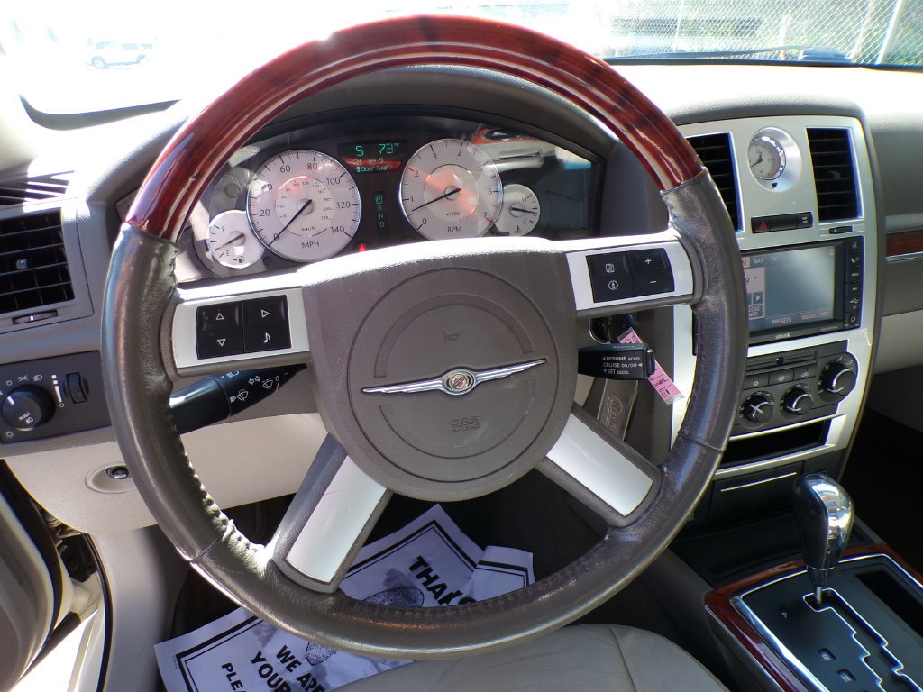 Used 2008 Chrysler 300 Limited AWD/4WD image 12