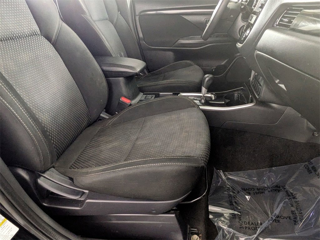 Used 2019 Mitsubishi Outlander ES image 28
