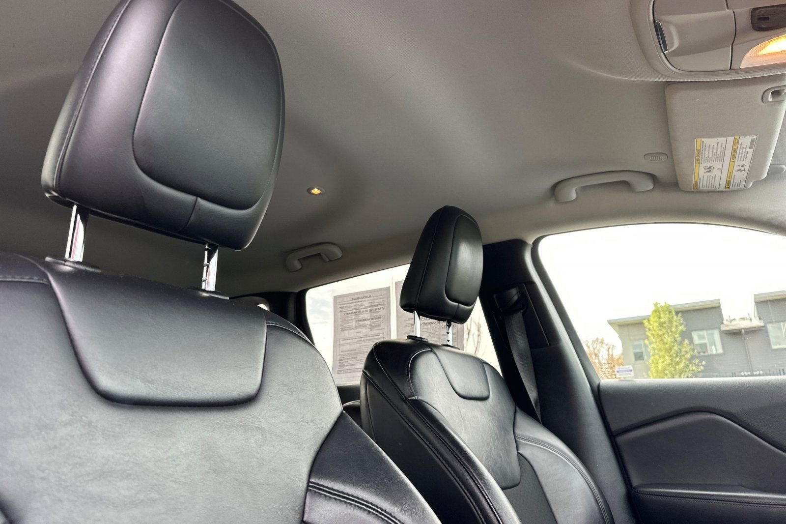 Used 2020 Jeep Cherokee Latitude Plus image 18