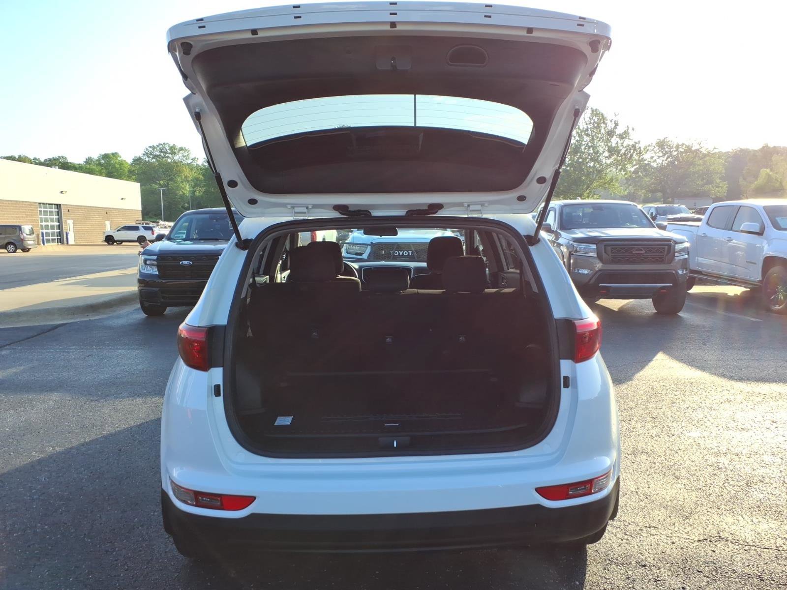 Used 2017 Kia Sportage LX w/ Option Group 012 image 6