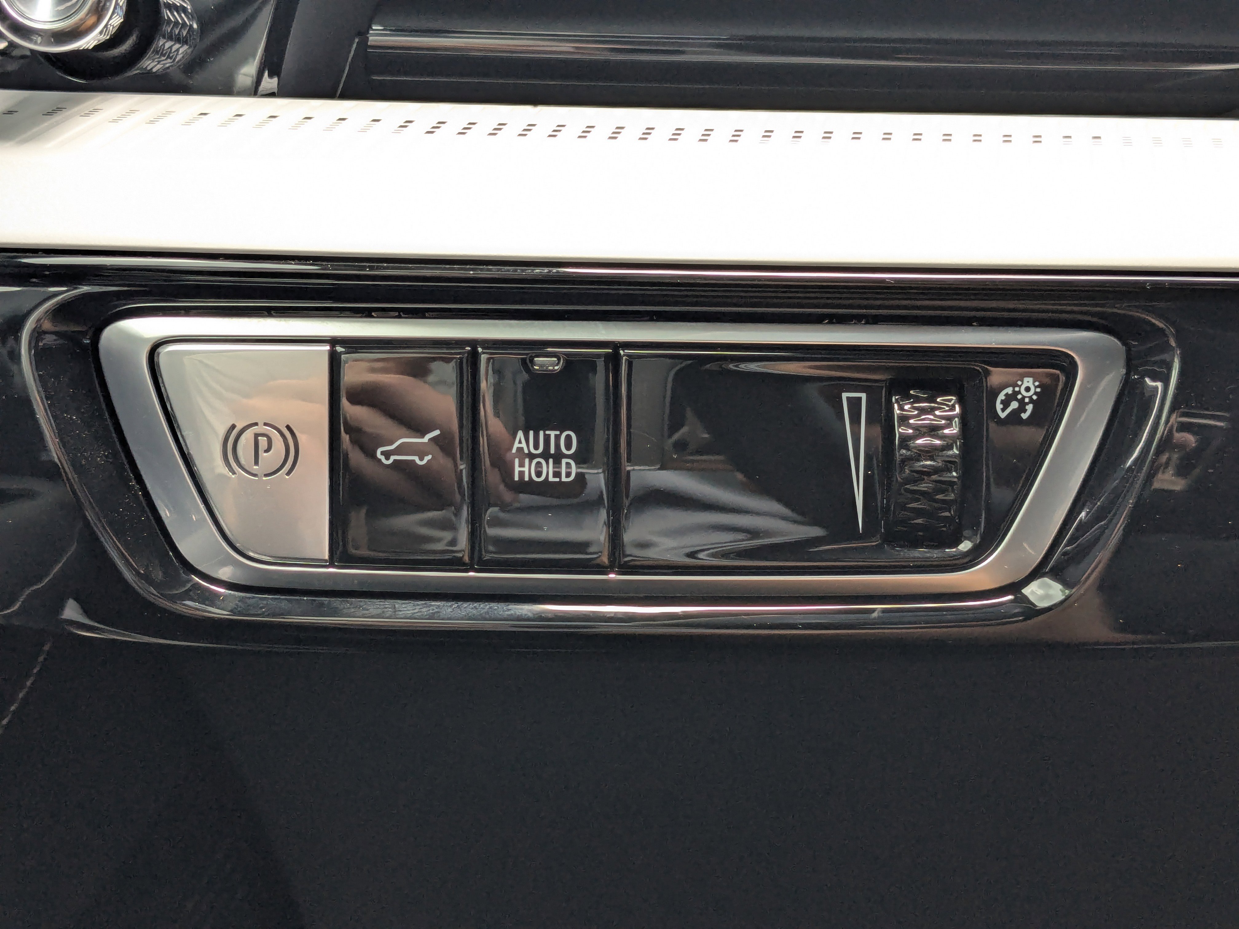 New 2025 Cadillac Optiq Sport 1 image 32