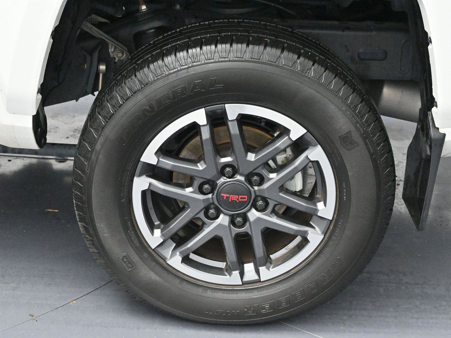 Used 2024 Toyota Tacoma TRD Sport image 32