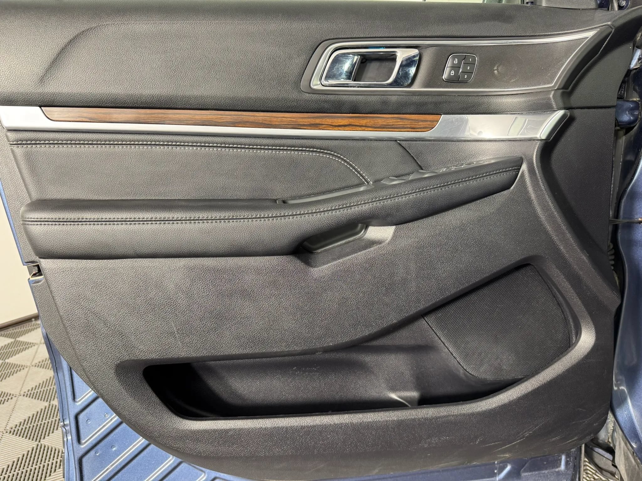Used 2019 Ford Explorer Limited w/ Class III Trailer Tow Package AWD/4WD image 42