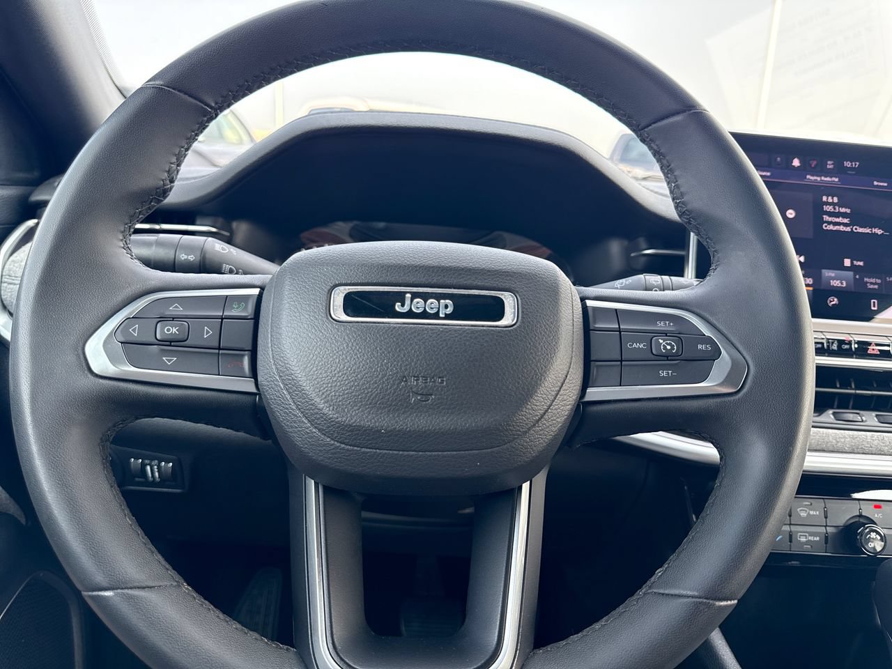 Used 2024 Jeep Compass Latitude AWD/4WD image 17