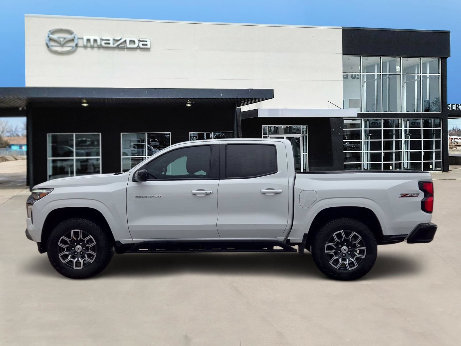 Used 2024 Chevrolet Colorado Z71 w/ Z71 Convenience Package 2 AWD/4WD image 3